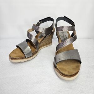 Eric Michael Size 39/8.5 Wedge Sandals Silver Leather Strap Wood Stacked Heel